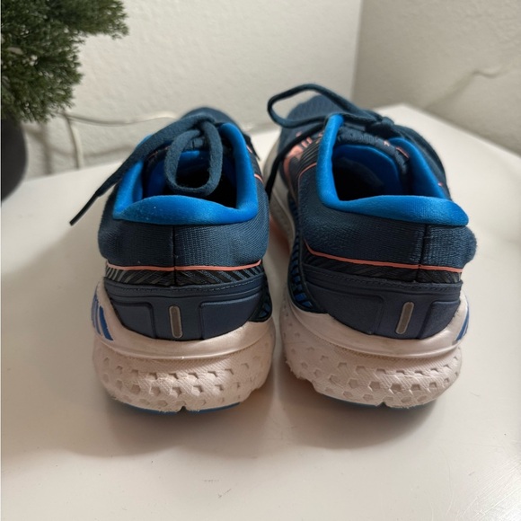 Brooks transcends  7 women’s blue - Picture 6 of 7